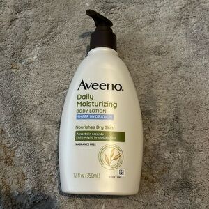 NWT Aveeno Daily Moisturizing Body Lotion